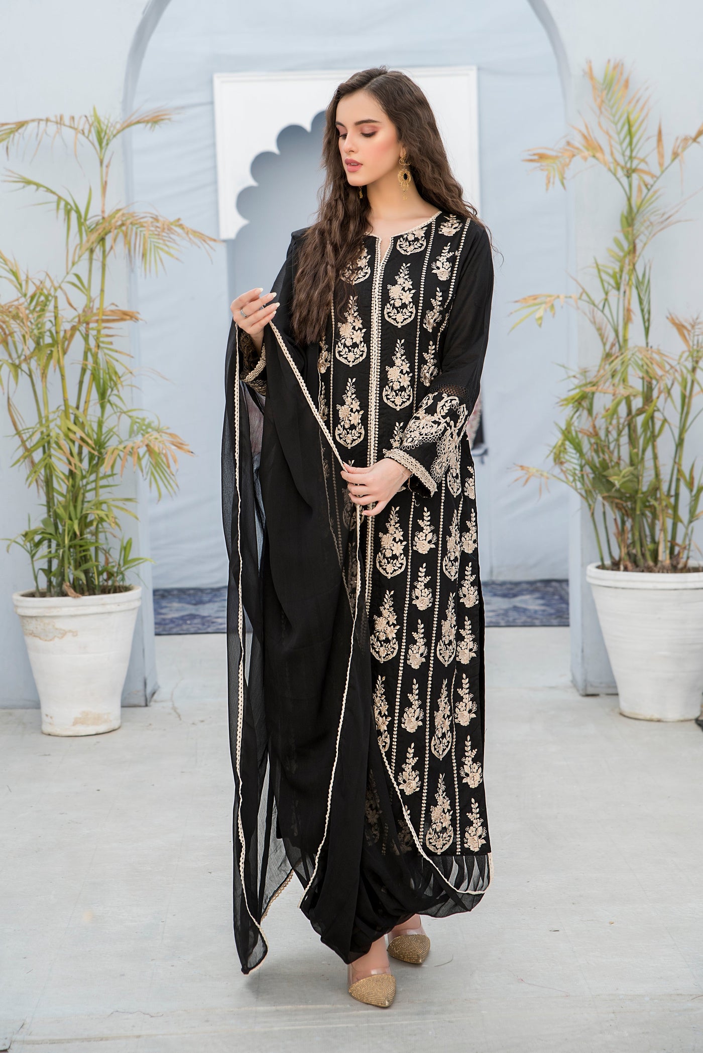 Ilo black - Premium  from De Luxe - Just Rs.5999.20! Shop now at Naayas Official