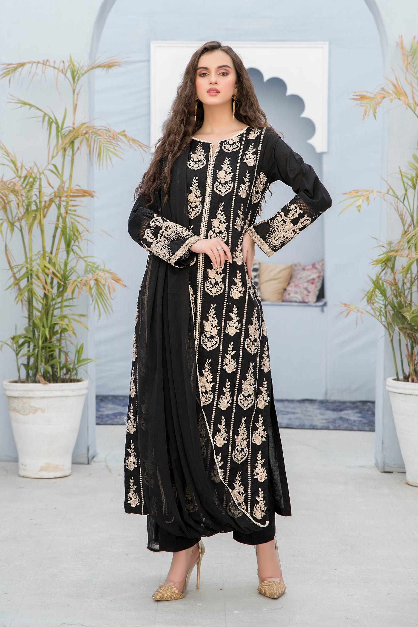 Ilo black - Premium  from De Luxe - Just Rs.5999.20! Shop now at Naayas Official