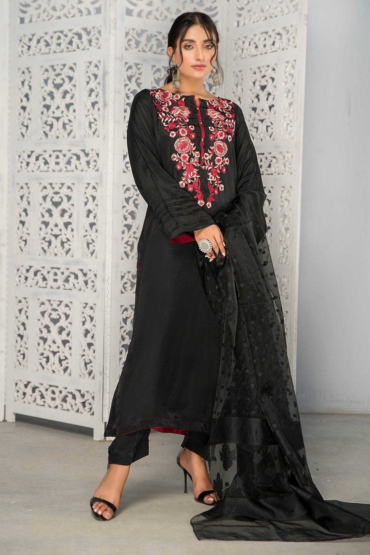 best sellers | Black Bush -  front - Premium  from De Luxe - Just Rs.5999.20! Shop now at Naayas Official